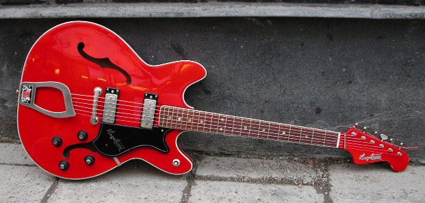 1967_Hagstrom_Viking_714764.jpg