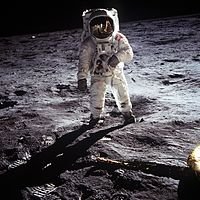 200px-Aldrin_Apollo_11.jpg