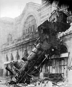 250px-Train_wreck_at_Montparnasse_1895.jpg