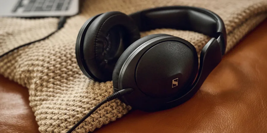 Mer information om "Sennheiser lanserar hörlurarna HD 620S"