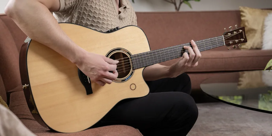 Mer information om "Yamaha introduce TAG3 C – the next generation of TransAcoustic guitar"